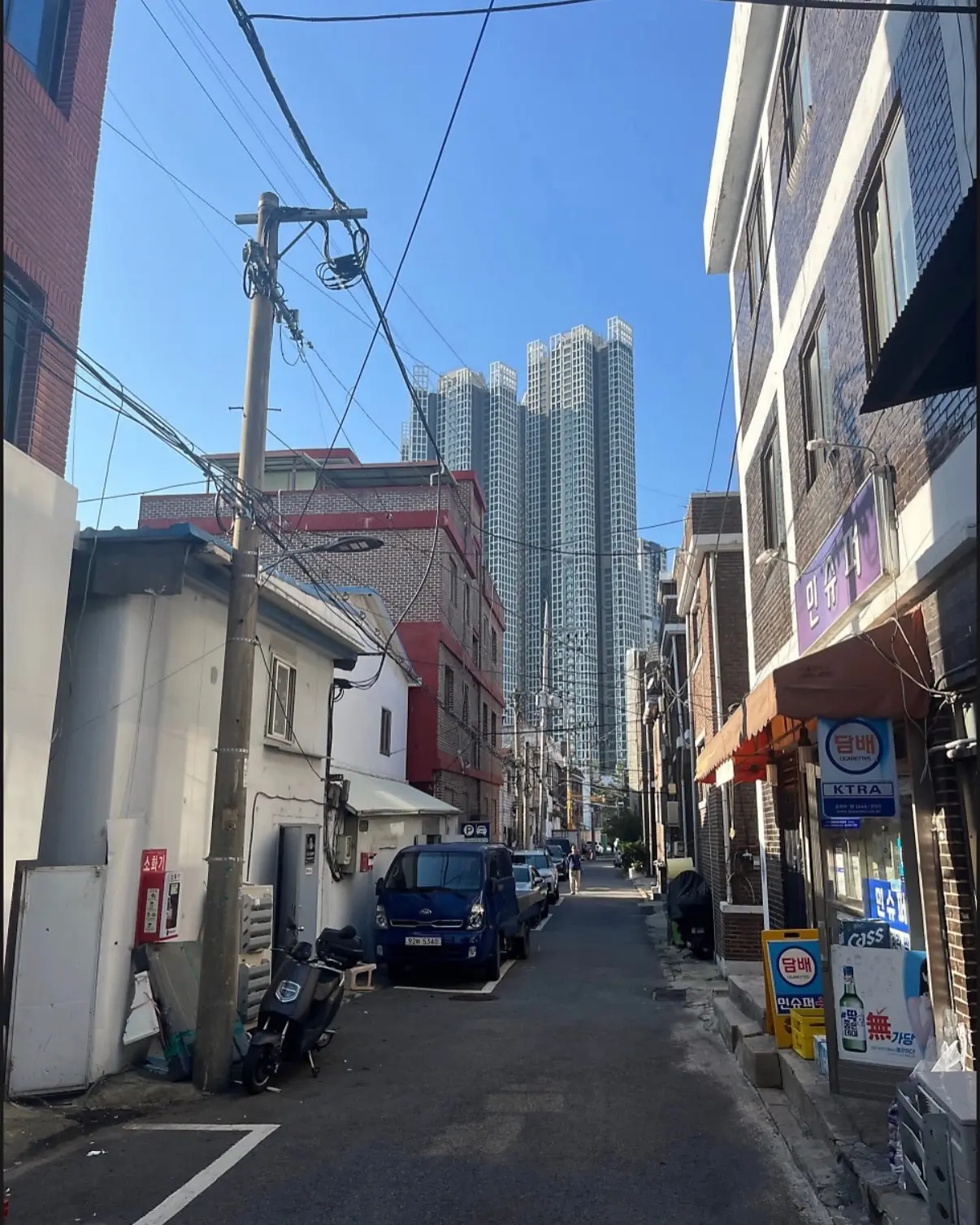 초고층 주상복합들 사이, 독보적 랜드마크로 피어날: 전농12구역 — 카드뉴스 5/7